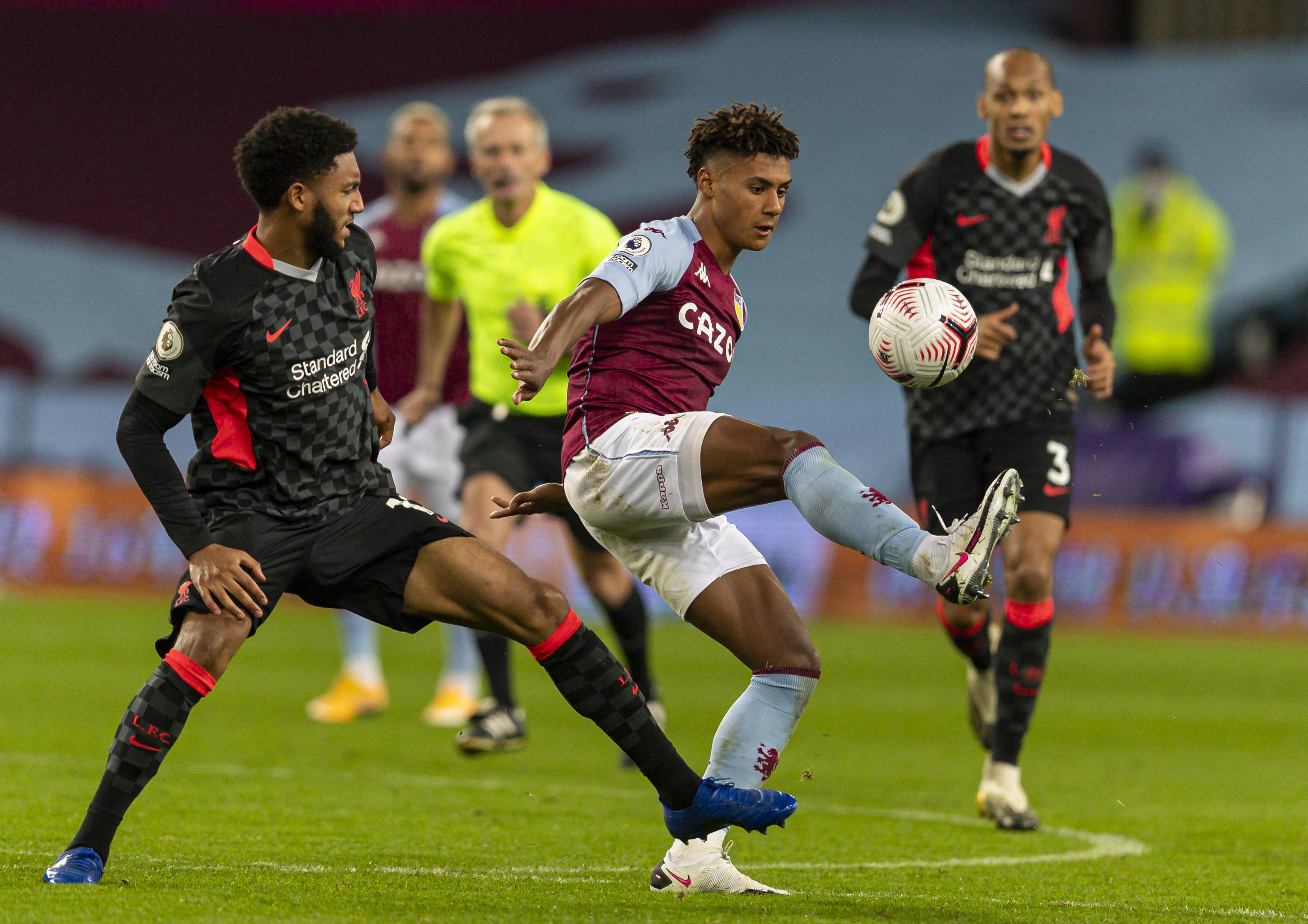 持俱乐部的 持俱乐部的